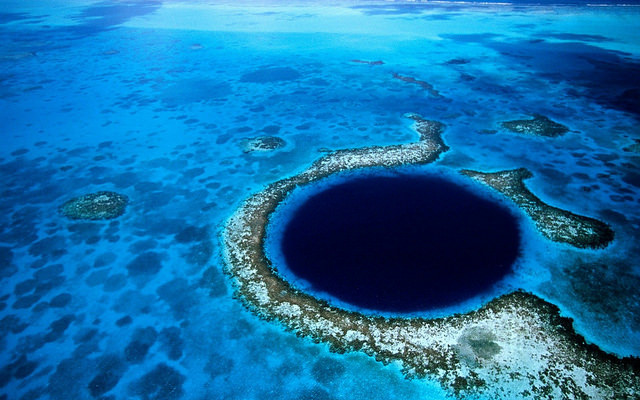 Into The Great Blue Hole | Youngzine Our Earth